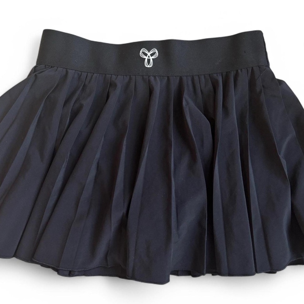 Aritzia TNA Movetech miniskirt